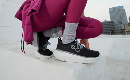 Women's OOmy Stride - White Black